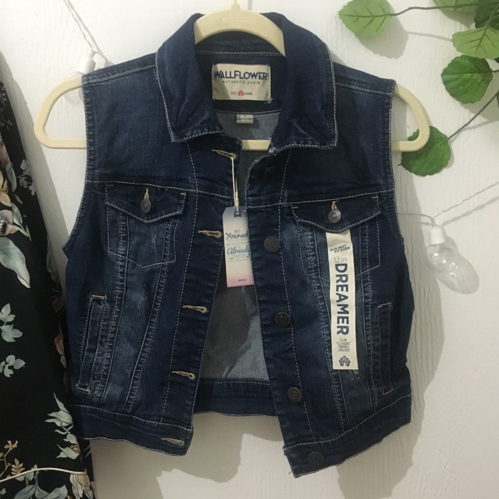 NWT wallflower cropped distressed denim vest